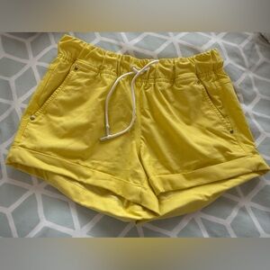 LULULEMON SHORTS w/DRAWSTRING